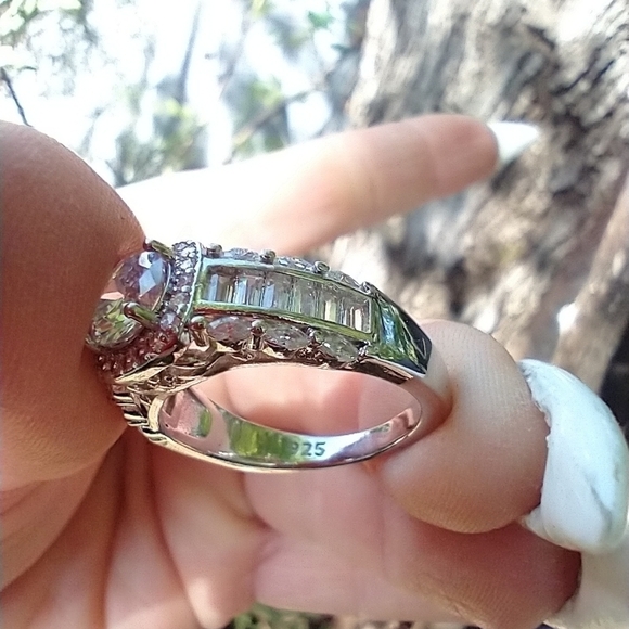 Video in listing. Women's marked 925 white stone ring. - Picture 3 of 11